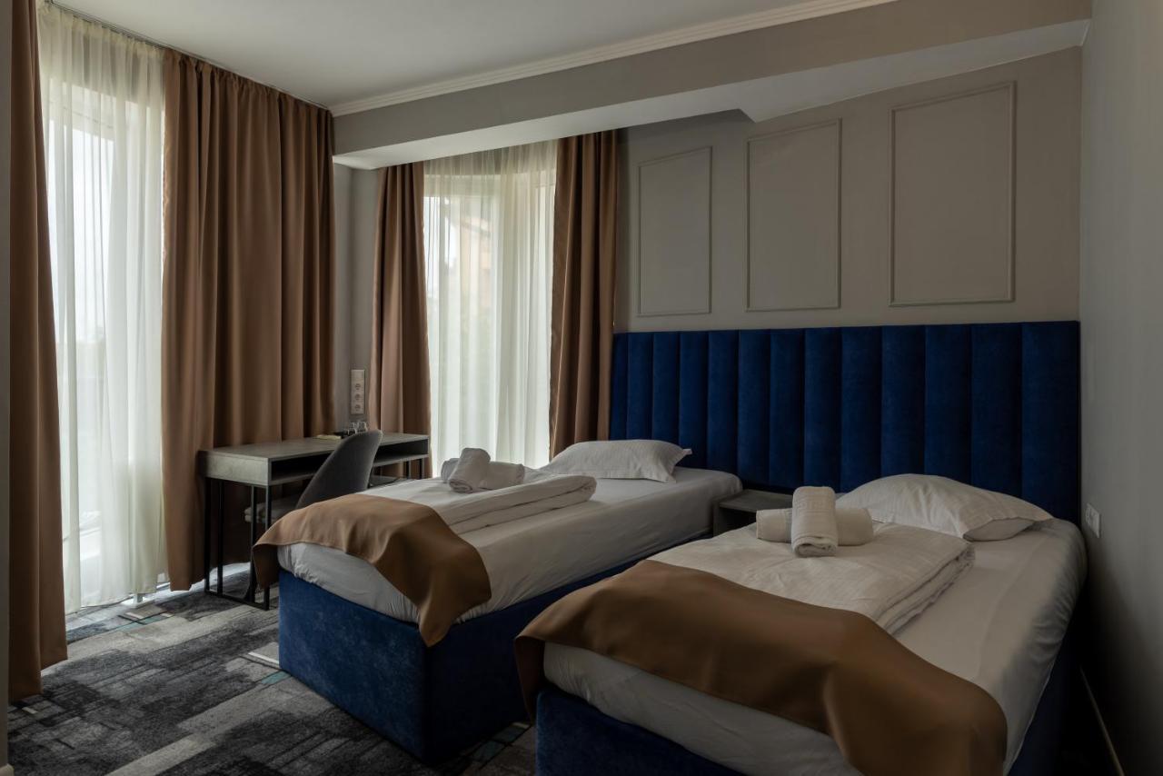Hotel Paso Cluj Napoca Bagian luar foto