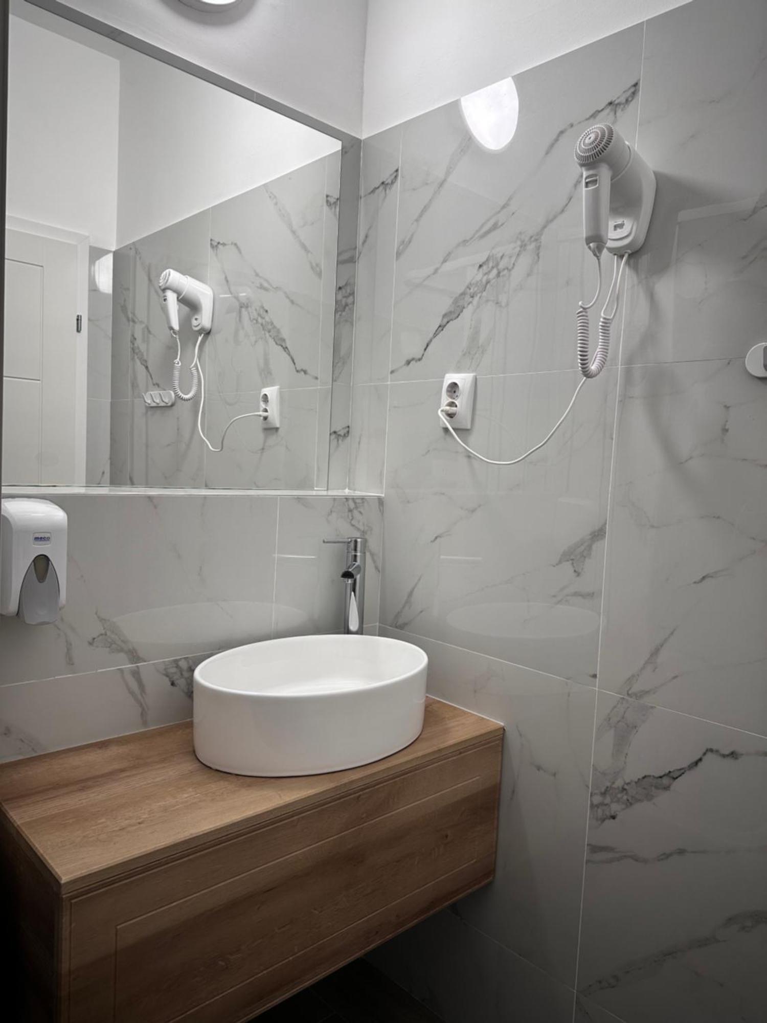 Hotel Paso Cluj Napoca Bagian luar foto